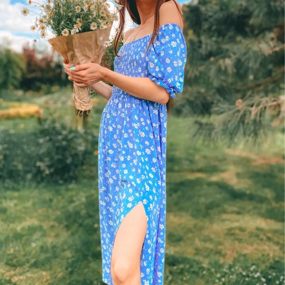 Off-Shoulder Floral Midi Dress - Picture 4 of 15